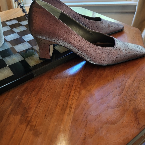 J Renée size 9N Amour-Bronze heels - Picture 5 of 6